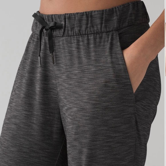 Lululemon, On The Fly Pant, Heathered Black, Size 4 - Picture 6 of 12